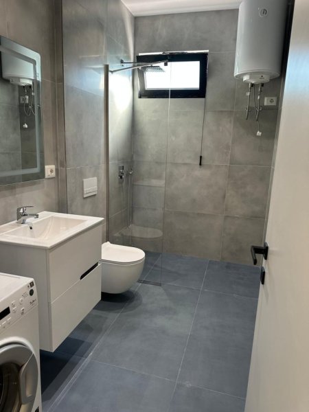 Tirane, jepet me qera apartament 1+1, Kati 1, 60 m² 400 € (Ali Demi)