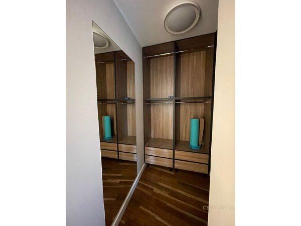 Tirane, jepet me qera apartament 1+1 Kati 7, 88 m² 1.250 € (Park Gate , Rruga e Elbasanit)
