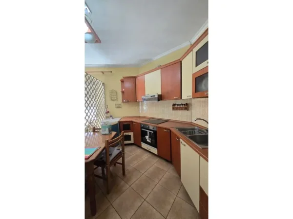 Tirane, shitet apartament 1+1 Kati 3, 78 m² 140.000 € (Brryli)