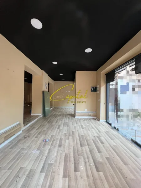 Tirane, jepet me qera dyqan Kati 0, 80 m² 2.600 € (21 DHJETORI)