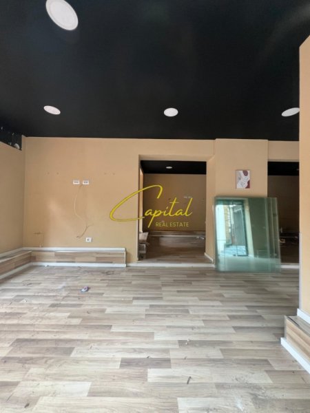 Tirane, jepet me qera dyqan Kati 0, 80 m² 2.600 € (21 DHJETORI)