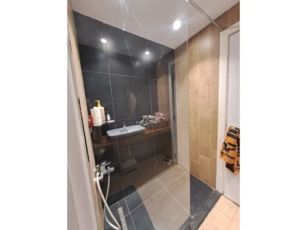 Tirane, jepet me qera apartament 2+1+2+Ballkon Kati 0, 125 m² 900 € (Kodra e Diellit 2)