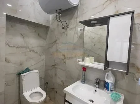 Tirane, jepet me qera ambjent biznesi Kati 0, 40 m² 500 € 