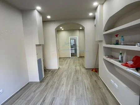 Tirane, jepet me qera ambjent biznesi Kati 0, 40 m² 500 € 