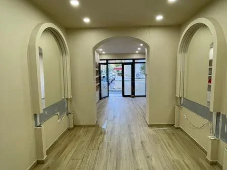Tirane, jepet me qera ambjent biznesi Kati 0, 40 m² 500 € 