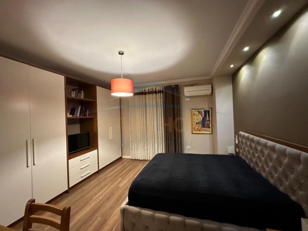 Tirane, jepet me qera apartament 2+1 Kati 4, 122 m² 600 €