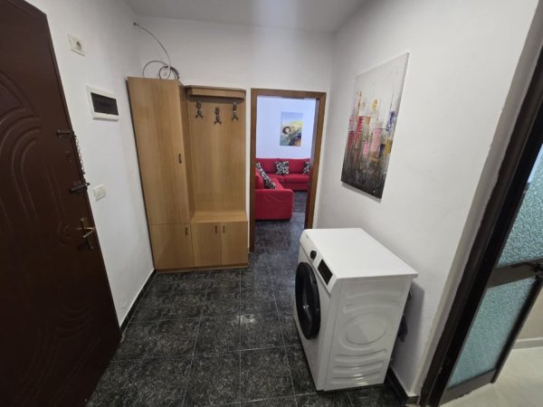Tirane, jepet me qera apartament 1+1 Kati 3, 450 € (Rruga Hoxha Tahsim)