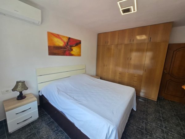 Tirane, jepet me qera apartament 1+1 Kati 3, 450 € (Rruga Hoxha Tahsim)