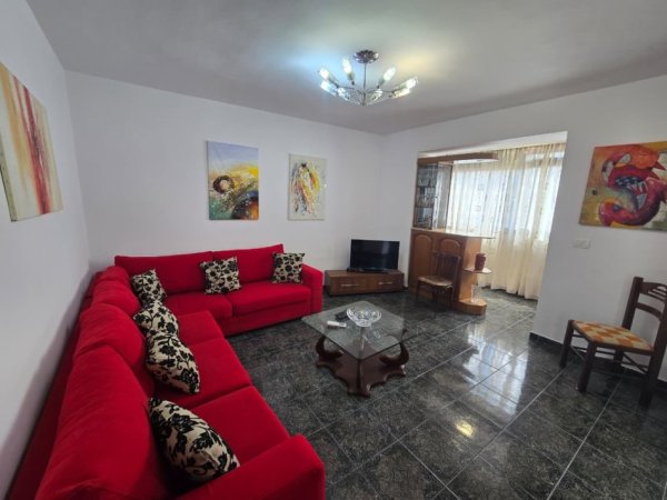 Tirane, jepet me qera apartament 1+1 Kati 3, 450 € (Rruga Hoxha Tahsim)
