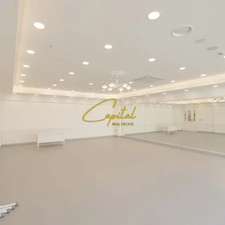 Tirane, jepet me qera ambjent biznesi Kati 0, 56 m² 1.000 € (BULEVARDI BAJRAM CURRI)