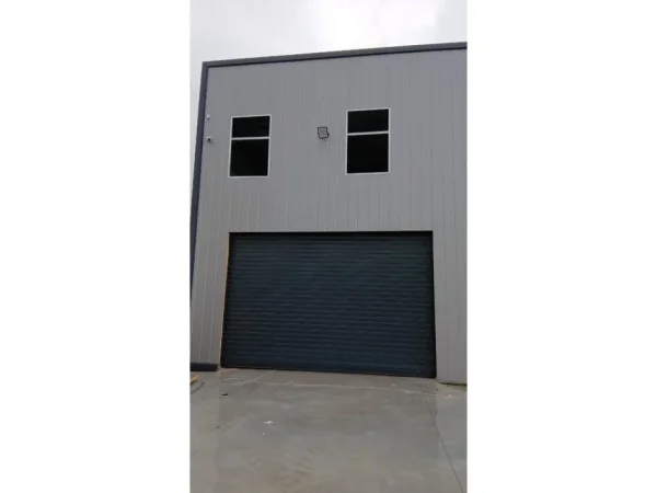 Tirane, jepet me qera ambjent biznesi Kati 0, 1.300 m² 4.000 € 