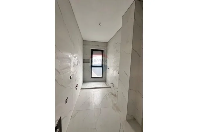 Tirane, shitet apartament 1+1+Ballkon , 70 m² 128.000 € 