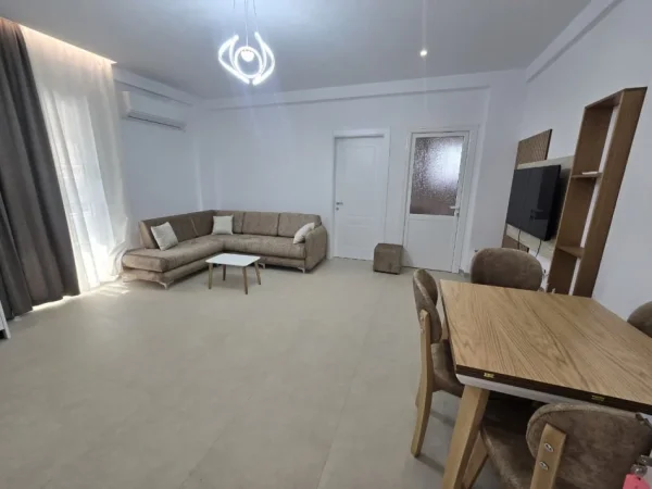 Tirane, jepet me qera apartament 1+1 , 80 m² 400 € (Sauk (Shkolla Mustafa Kemal Ataturk ))