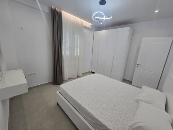 Tirane, jepet me qera apartament 1+1 , 80 m² 400 € (Sauk (Shkolla Mustafa Kemal Ataturk ))
