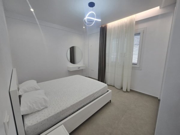 Tirane, jepet me qera apartament 1+1 , 80 m² 400 € (Sauk (Shkolla Mustafa Kemal Ataturk ))