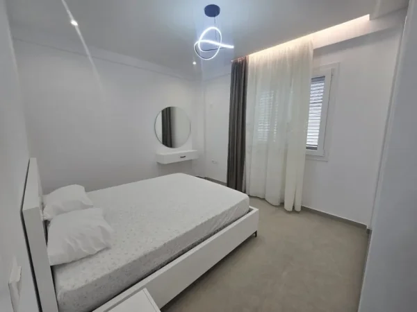 Tirane, jepet me qera apartament 1+1 , 80 m² 400 € (Sauk (Shkolla Mustafa Kemal Ataturk ))