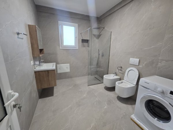 Tirane, jepet me qera apartament 1+1 , 80 m² 400 € (Sauk (Shkolla Mustafa Kemal Ataturk ))