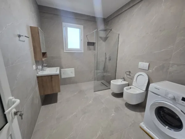 Tirane, jepet me qera apartament 1+1 , 80 m² 400 € (Sauk (Shkolla Mustafa Kemal Ataturk ))
