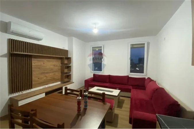 Tirane, jepet me qera apartament 2+1+Ballkon , 8 m² 500 € 