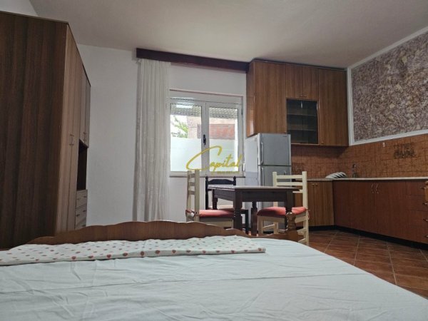Tirane, jepet me qera apartament 1+1 Kati 1, 60 m² 300 € (VILAT GJERMANE)