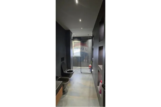 Tirane, jepet me qera apartament 2+1+Ballkon , 120 m² 1.000 € 