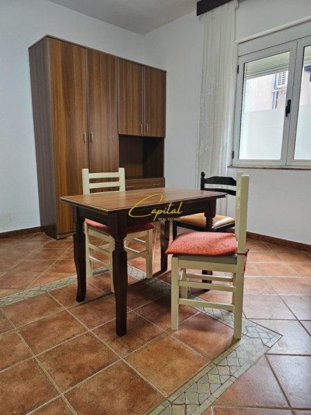 Tirane, jepet me qera apartament 1+1 Kati 1, 60 m² 300 € (VILAT GJERMANE)