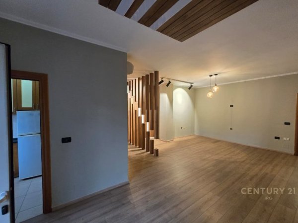 AMBIENT PER ZYRA +PARKIM PRANE AIR ALBANIA!  Kati 3, 104 m² 900 € (Air Albania)