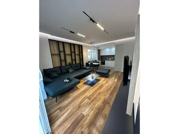 Tirane, jepet me qera apartament 2+1 Kati 1, 100 m² 1.300 € (Liqeni i Thate)