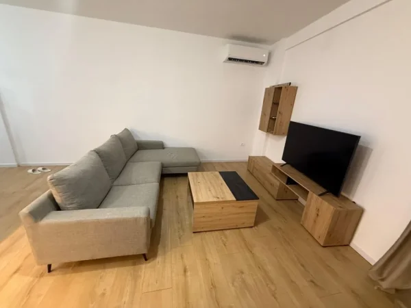 Tirane, jepet me qera apartament 2+1 Kati 5, 650 € 
