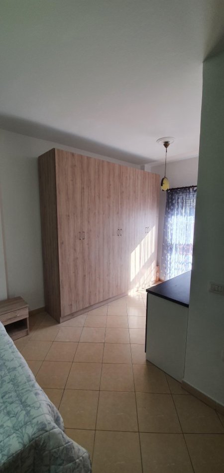 Tirane, jepet me qera apartament 2+1+Ballkon Kati 4, 110 m² 550 € (Ali Demi AFER TREGUT TE RI ELKTRIK)