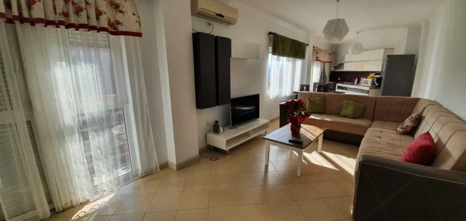 Tirane, jepet me qera apartament 2+1+Ballkon Kati 4, 110 m² 550 € (Ali Demi AFER TREGUT TE RI ELKTRIK)
