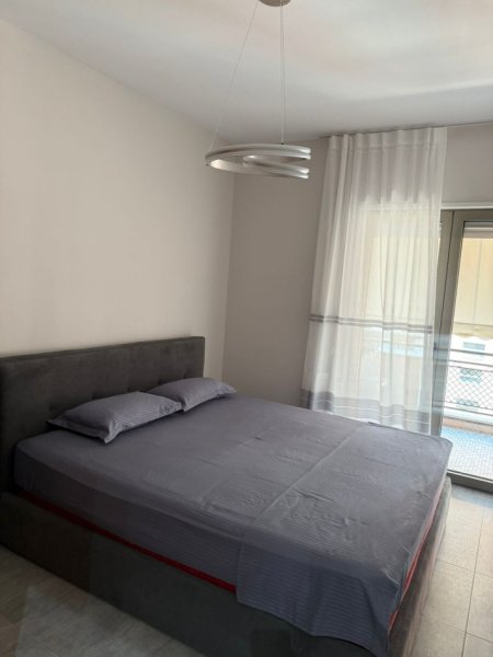 jepet me qera apartament 1+1 , 72 m² 900 € (Kompleksi Delijorgj)
