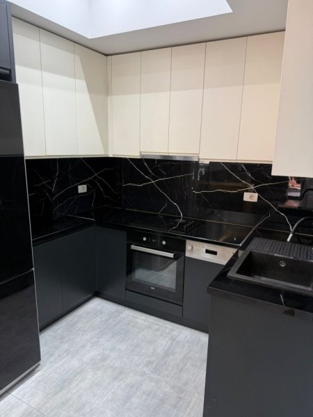 jepet me qera apartament 1+1 , 72 m² 900 € (Kompleksi Delijorgj)