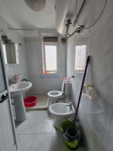 Tirane, jepet me qera apartament 1+1+Ballkon Kati 4, 56 m² 480 € (Rruga Qemal Stafa)