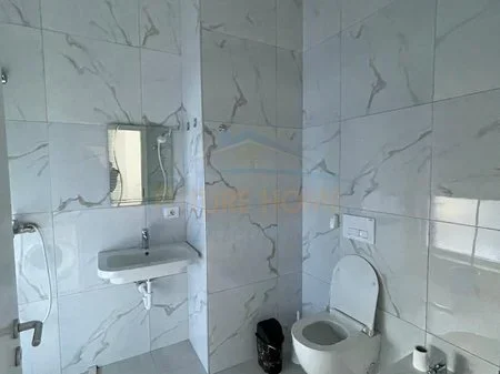 Tirane, shitet apartament 1+1+Ballkon Kati 4, 66 m² 96.000 € (Ali Demi, Kompleksi Mangalem)