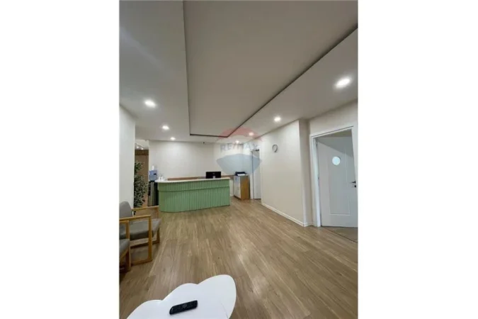 Tirane, jepet me qera ambjent biznesi , 180 m² 1.850 € 