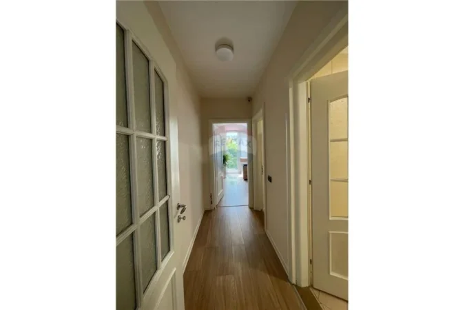 Tirane, jepet me qera ambjent biznesi , 180 m² 1.850 € 