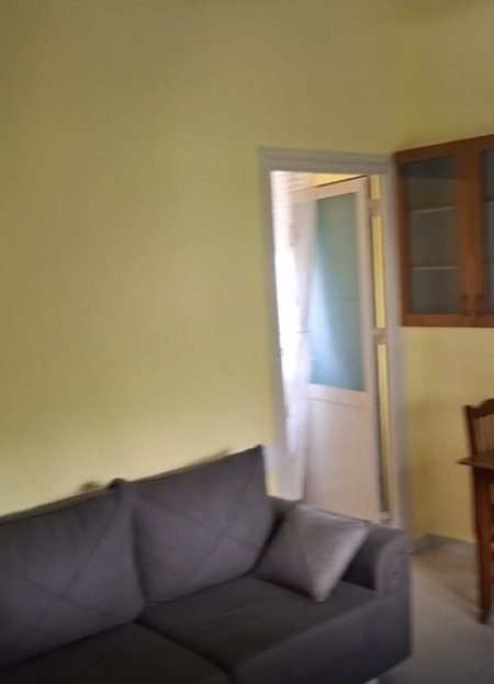 Tirane, jepet me qera apartament 1+1 Kati 1, 320 € 