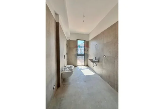 Tirane, shitet apartament 2+1+Ballkon , 160 m² 284.000 € 