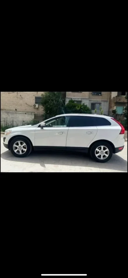 Tirane, shes SUV | Xhip Volvo Benzin+Gaz, e bardhë automatik Klima 8.500 €