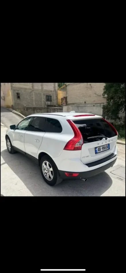 Tirane, shes SUV | Xhip Volvo Benzin+Gaz, e bardhë automatik Klima 8.500 €