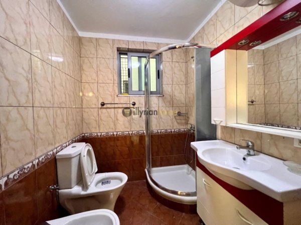 Tirane, jepet me qera apartament 2+1+Ballkon Kati 6, 106 m² 700 € (Pallati me Shigjeta)