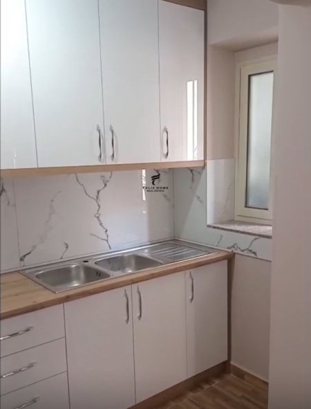 Tirane, jepet me qera apartament 3+1 Kati 1, 120 m² 450 € (SAUK)