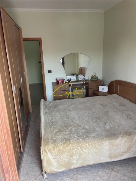 Tirane, jepet me qera apartament 2+1 Kati 3, 93 m² 400 € (LAPRAKE)