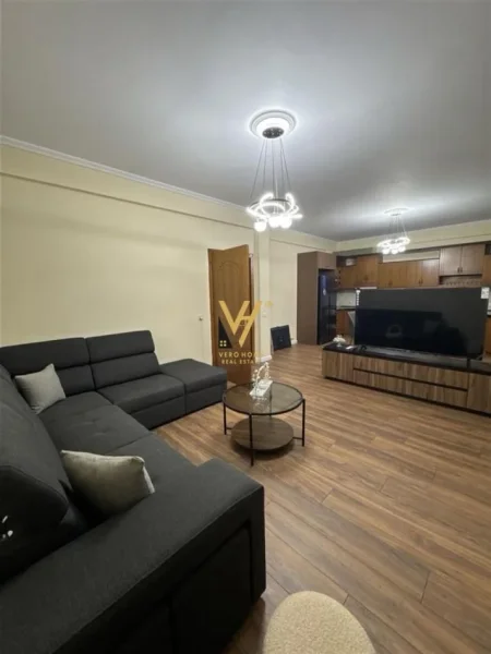 Tirane, jepet me qera apartament 2+1+Ballkon Kati 4, 140 m² 600 € (KODRA E PRIFTIT)