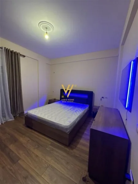 Tirane, jepet me qera apartament 2+1+Ballkon Kati 4, 140 m² 600 € (KODRA E PRIFTIT)