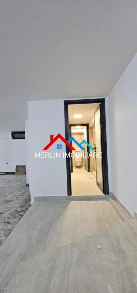 Tirane, jepet me qera ambjent biznesi Kati 0, 200 m² 3,100 € (BLLOKU)