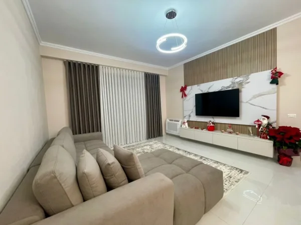 Tirane, jepet me qera apartament 2+1+Ballkon Kati 7, 107 m² 600 € 