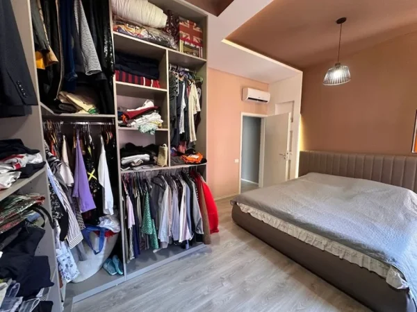 Tirane, shitet apartament 2+1+Ballkon Kati 4, 138 m² 205.000 €