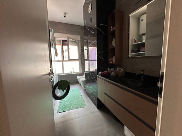 Tirane, shitet apartament 2+1+Ballkon Kati 4, 138 m² 200.000 € 